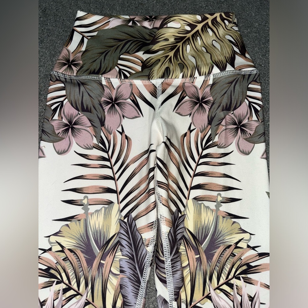 Women’s Activewear Evolution and Creation Capri Leggings - Size Small - Picture 3 of 5